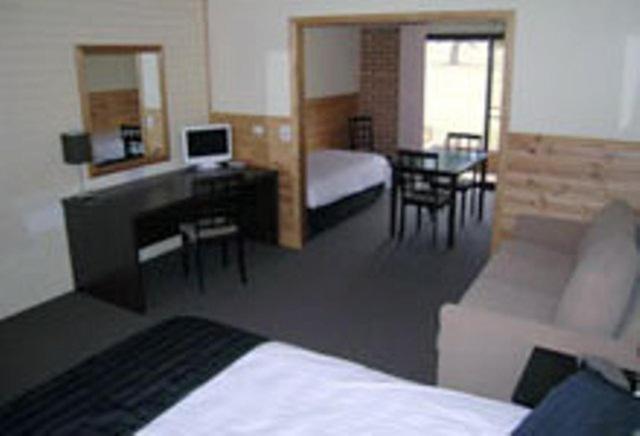 Snowy Mountains Resort And Function Centre Adaminaby Szoba fotó